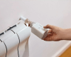De temperatuur kan ingesteld worden met de drukknoppen of via de gratis Homematic IP app. De basis van het systeem is het Homematic IP Access Point. Dit is de hub van het Homematic IP systeem.