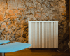 De kern van de radiator is gemaakt van vuurvaste chamottesteen / kleisteen. Chamottesteen warmt binnen 10 minuten op en kan gedurende 40 minuten warmte blijven afgeven.