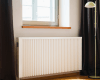 De elektrische radiator wordt geleverd met montagemateriaal voor installatie aan een muur. De radiator zelf is 9 cm diep. Het montagemateriaal is 4 cm diep. In totaal is de opbouwhoogte 13 cm.